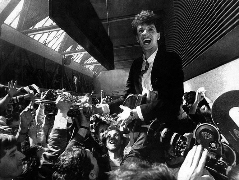 Dražen na rukama navijača